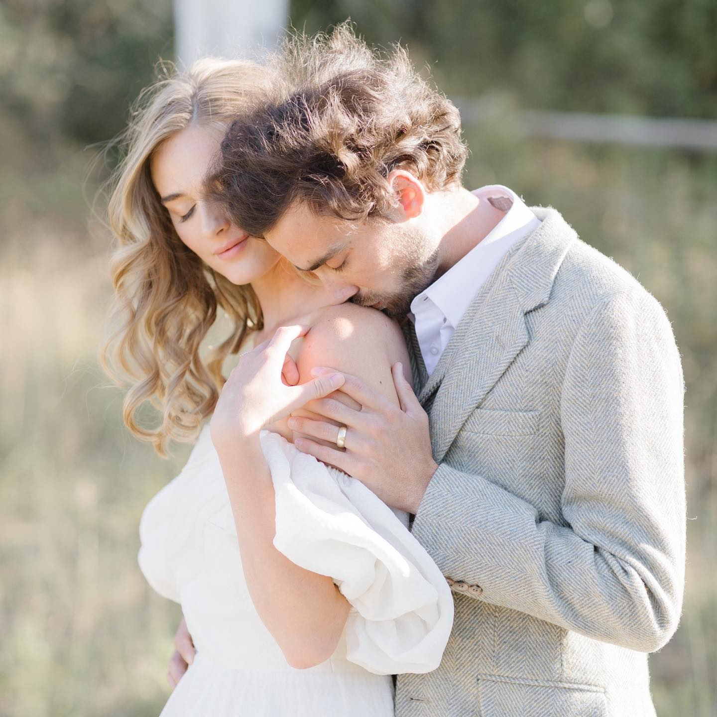 couple holding each other close in their engagement photos