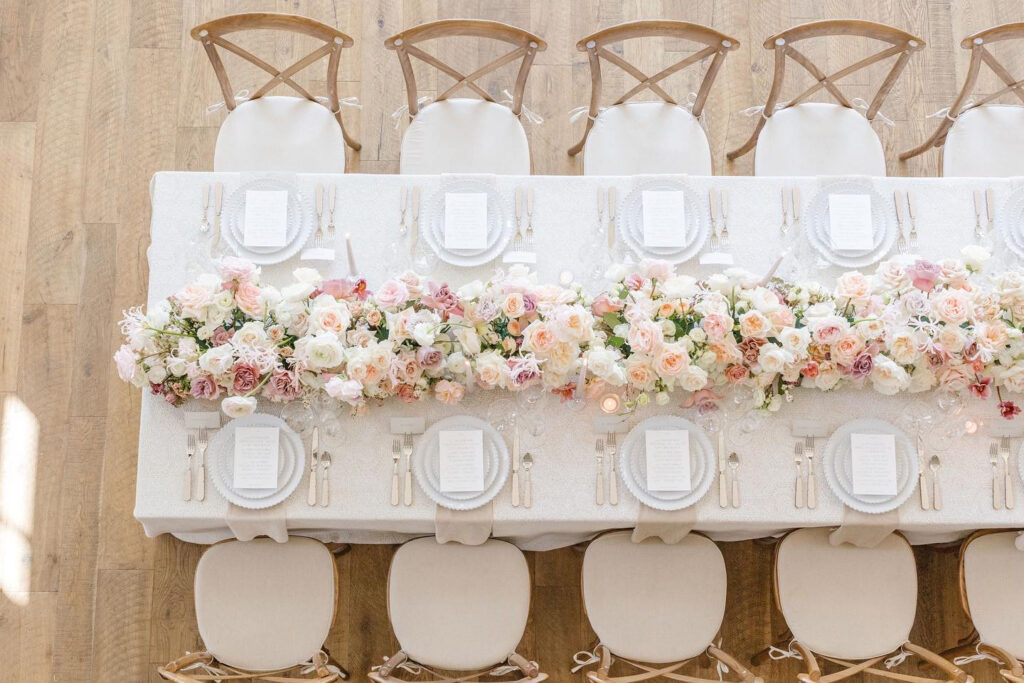 eloping-in-jackson-hole dreamy reception table set up - weekend wedding itinerary
