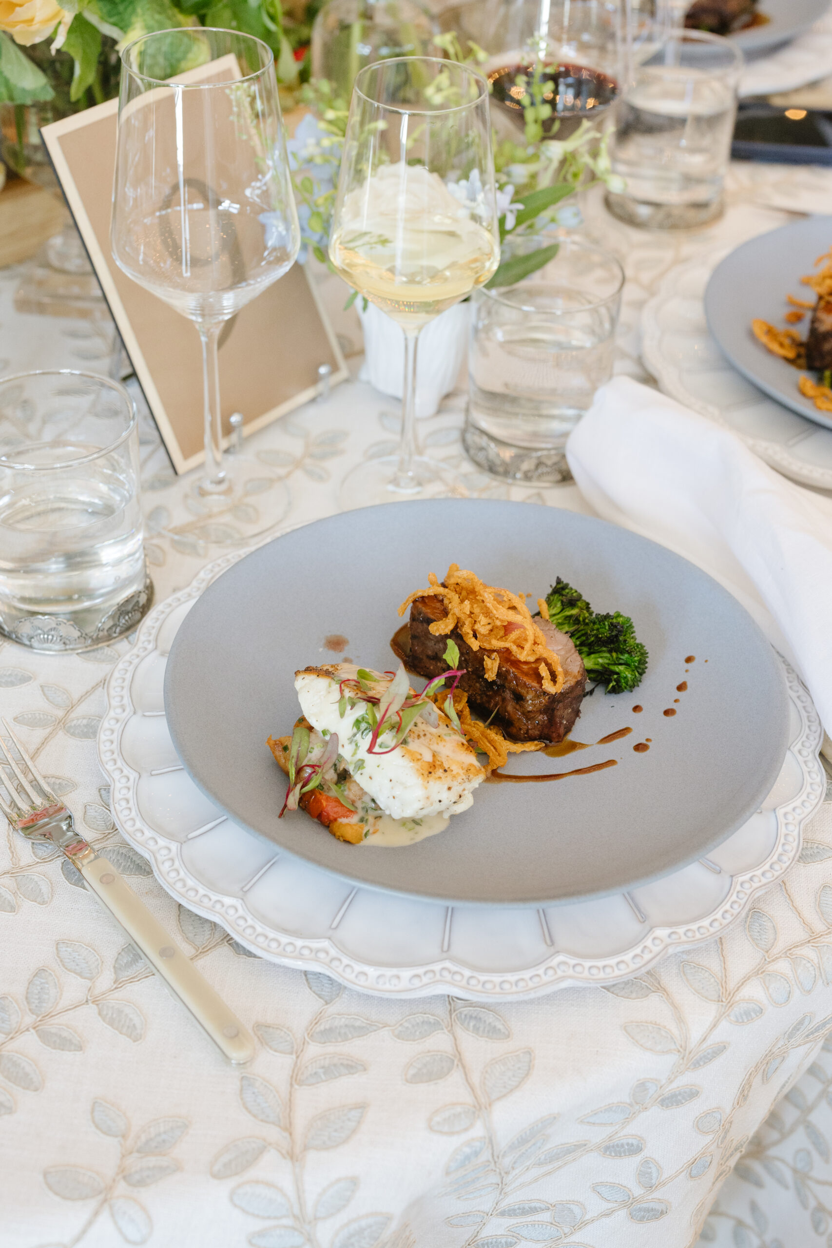 delicious wedding dinner organized by top wedding planners in Jackson Hole