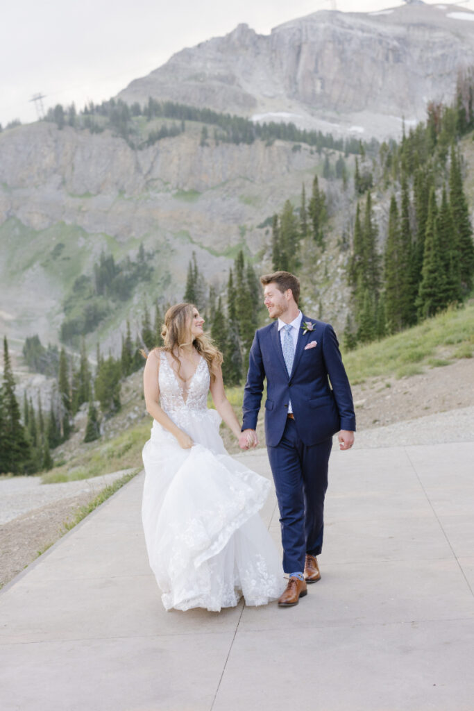 Jackson Hole photographer captures couples portraits of bride and groom.