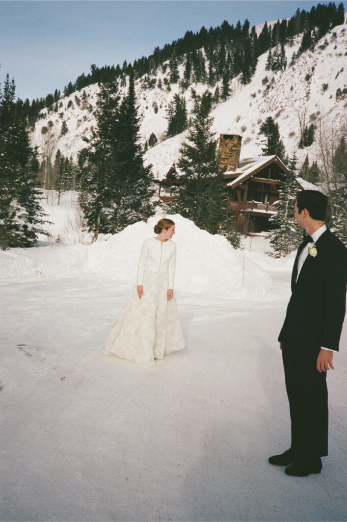 Winter Wyoming wedding locations with mountain views. 