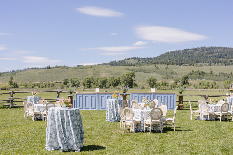 Outdoor wedding reception in Jackson Hole with elegant tablescapes, ranch views, and mountain scenery.