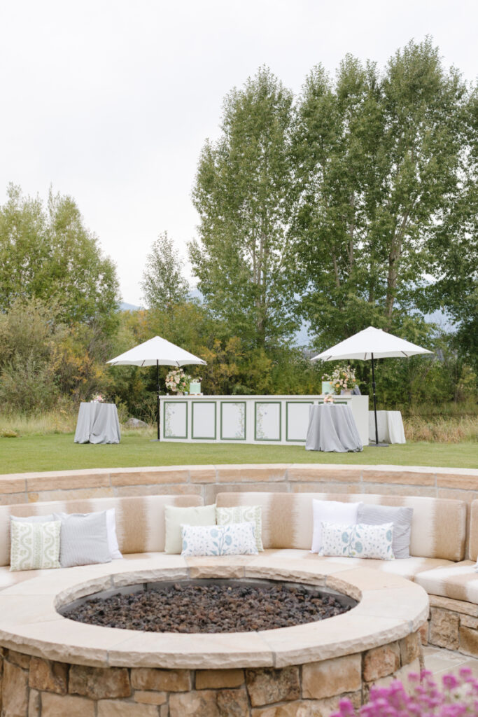 Wedding ceremony ideas featuring an elegant outdoor cocktail bar setup for a Jackson Hole wedding reception.